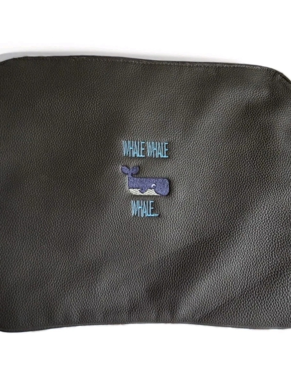 Thirty-One Savvy Sleeve Laptop Bag in Peacock Pebble - Whale Embroidered